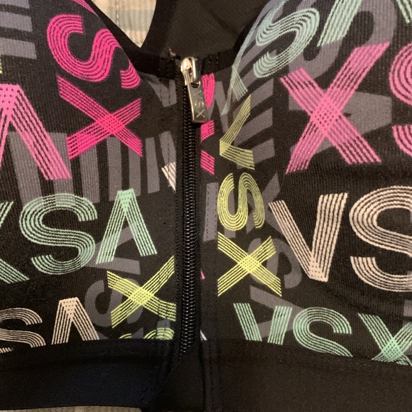 Victoria Secrets sports bra 38C - Picture 4 of 5